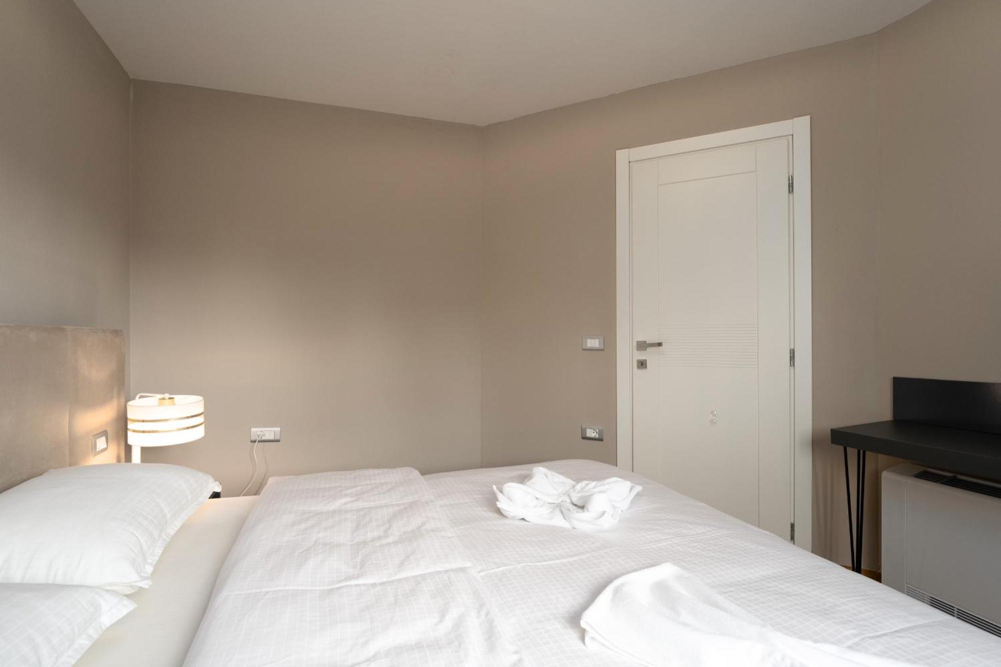 Larum Apartmens Vrsar Exterior photo