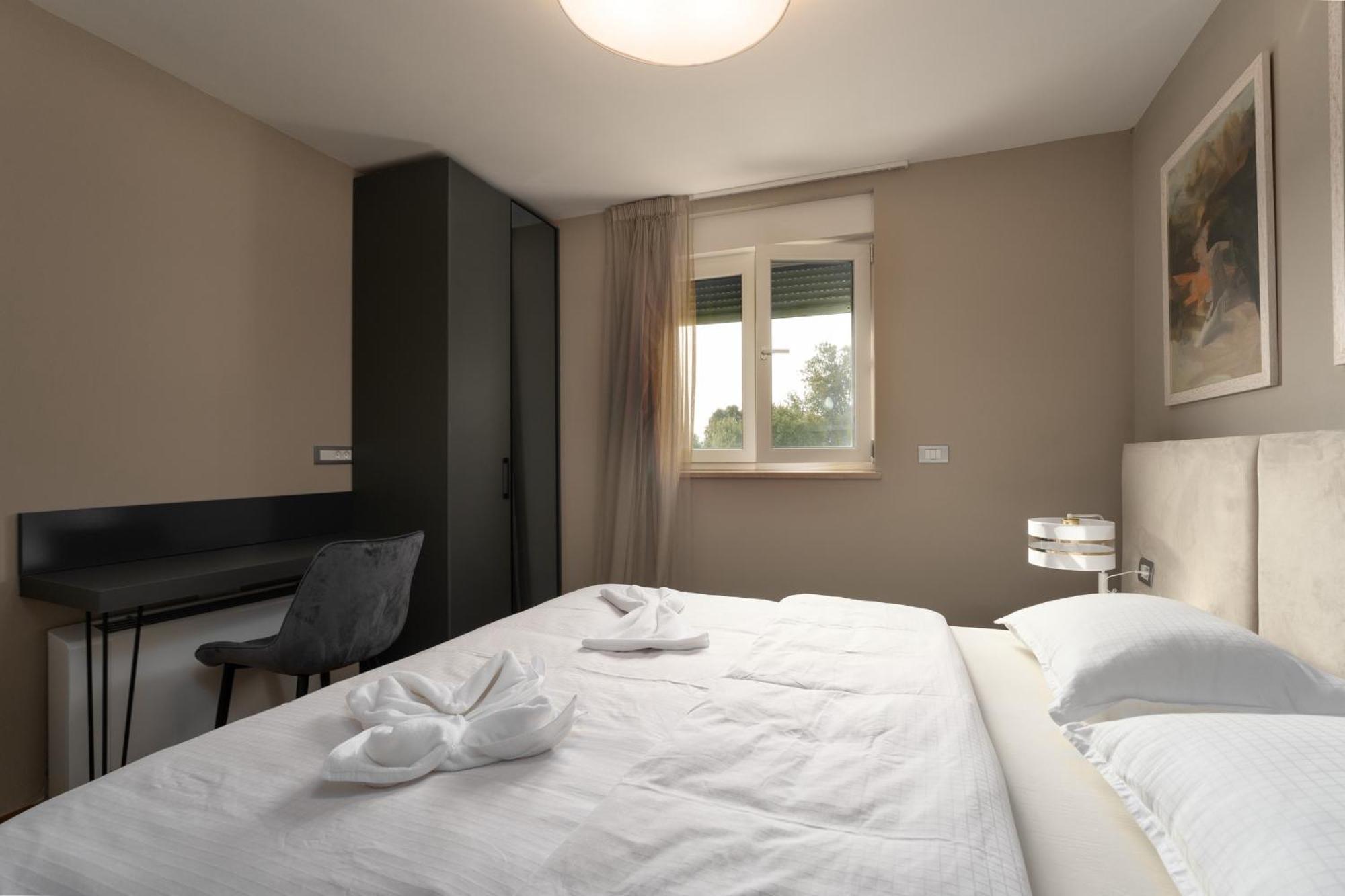 Larum Apartmens Vrsar Exterior photo