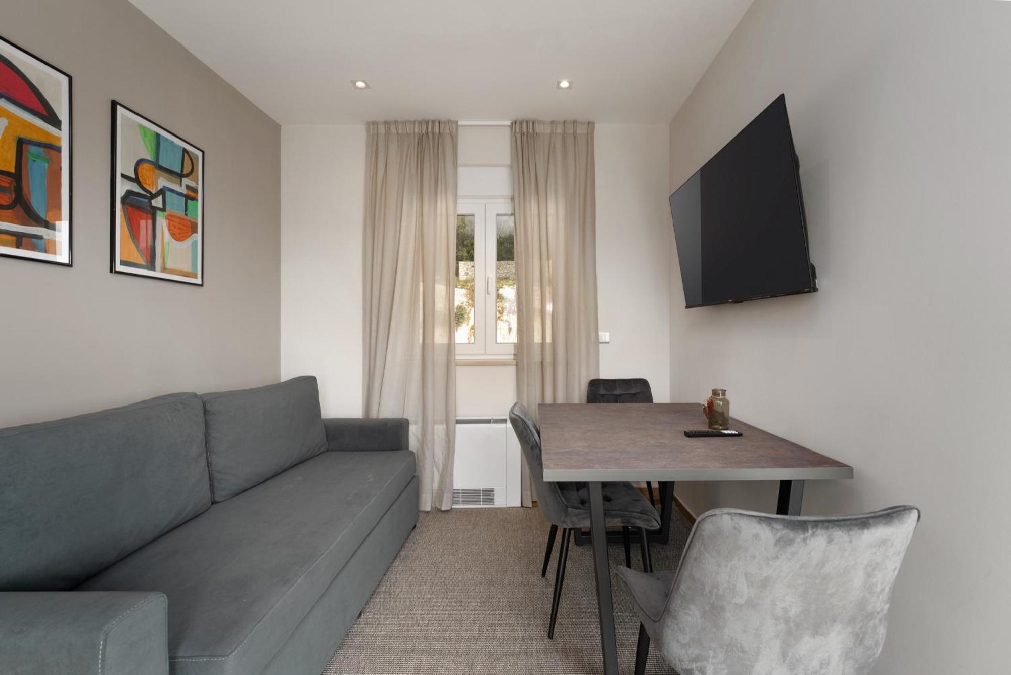 Larum Apartmens Vrsar Exterior photo