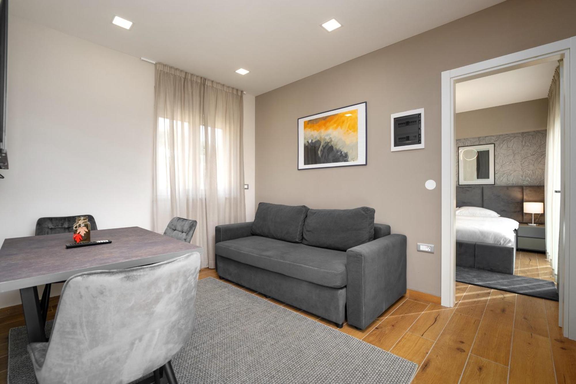 Larum Apartmens Vrsar Exterior photo