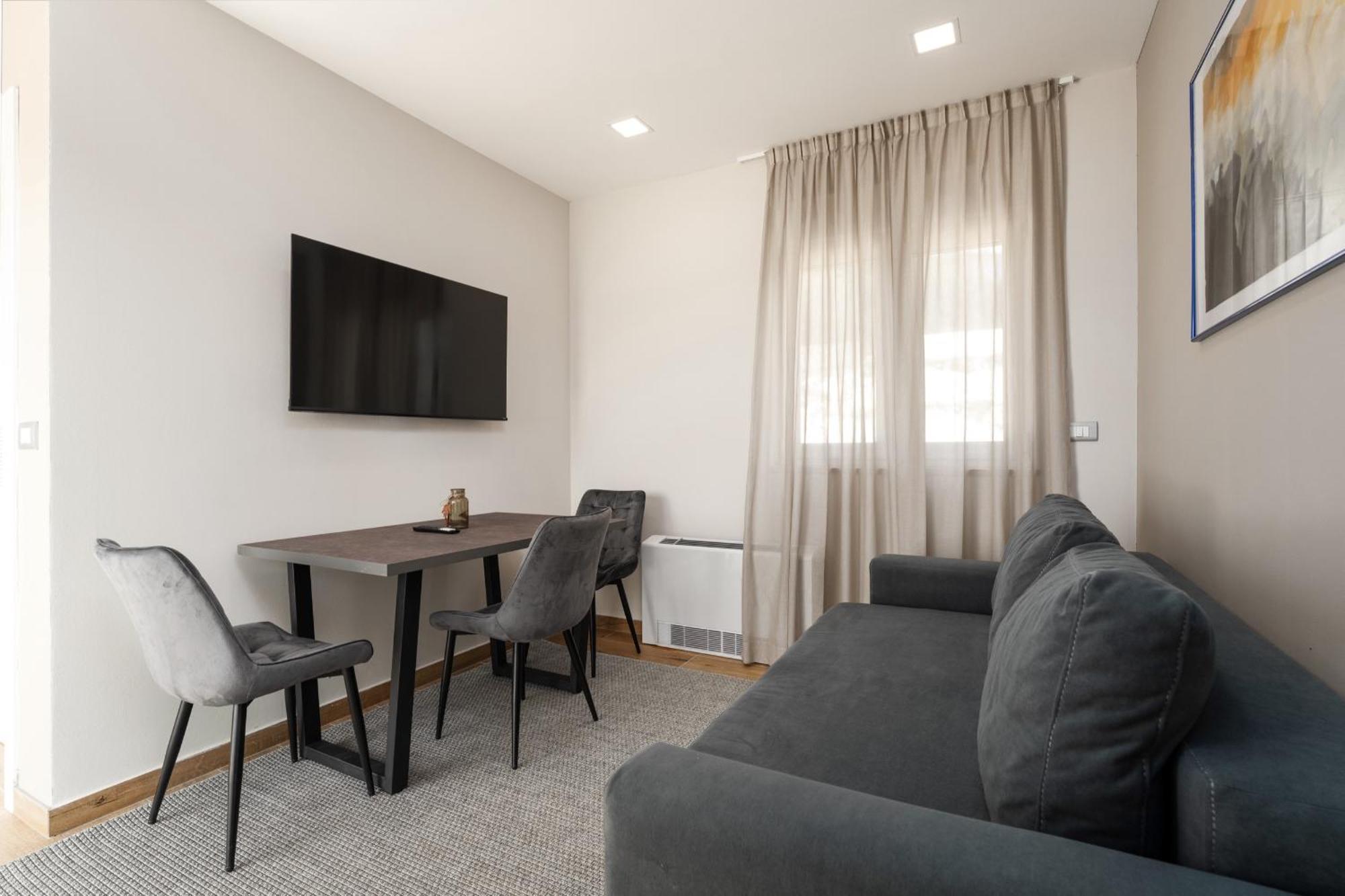 Larum Apartmens Vrsar Exterior photo