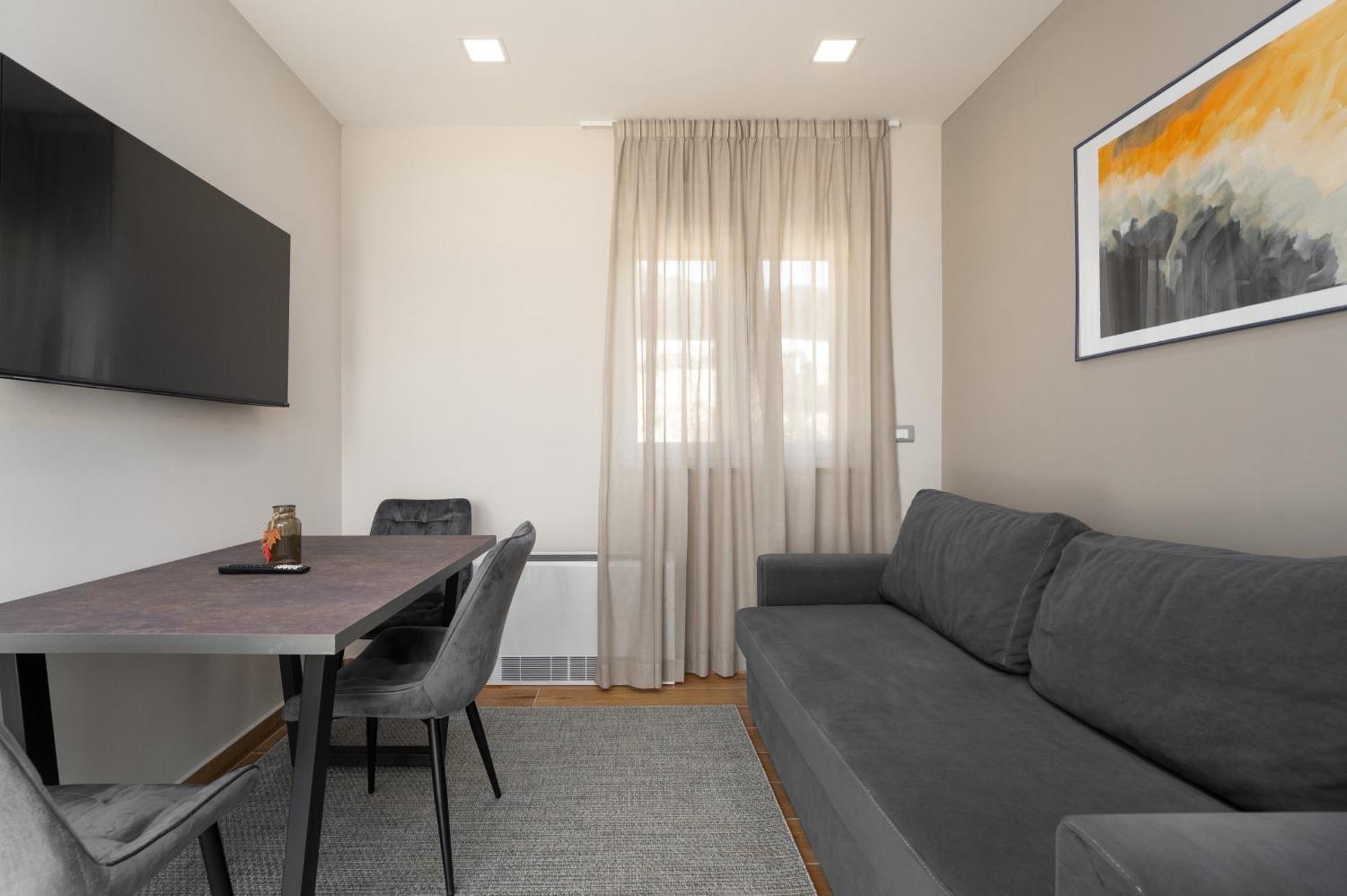 Larum Apartmens Vrsar Exterior photo