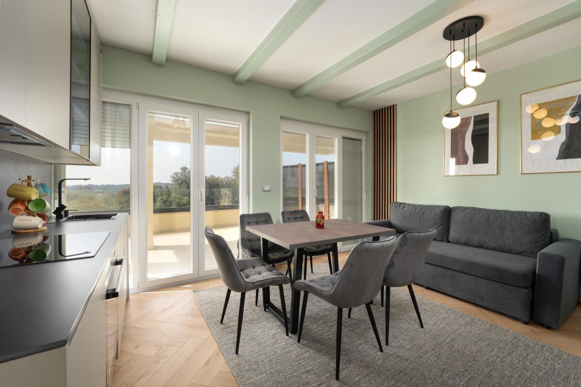 Larum Apartmens Vrsar Exterior photo